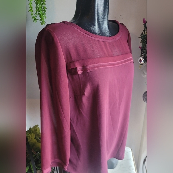 Ann Taylor Burgundy Blouse Size 10 - Picture 3 of 7